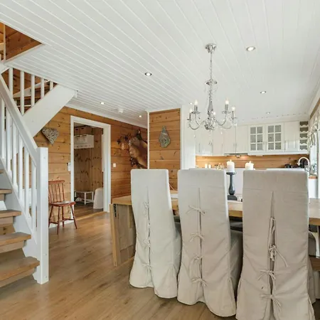 Traditional With Turf Roof Near *
