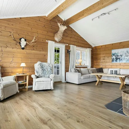 Traditional With Turf Roof Near Semesterbostad *