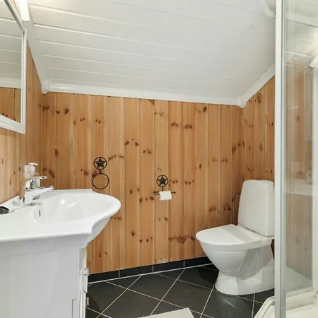 Traditional With Turf Roof Near Semesterbostad Stryn