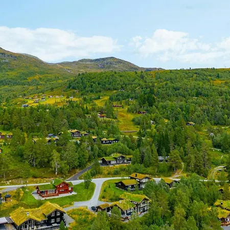 Semesterbostad Traditional With Turf Roof Near Stryn